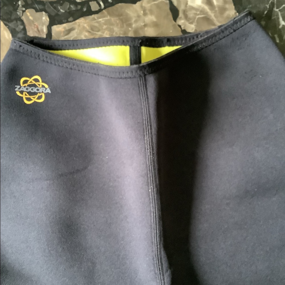 Zaggora hot pant Capri leggings size small